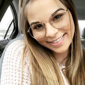 Meet your Posher, Courtney